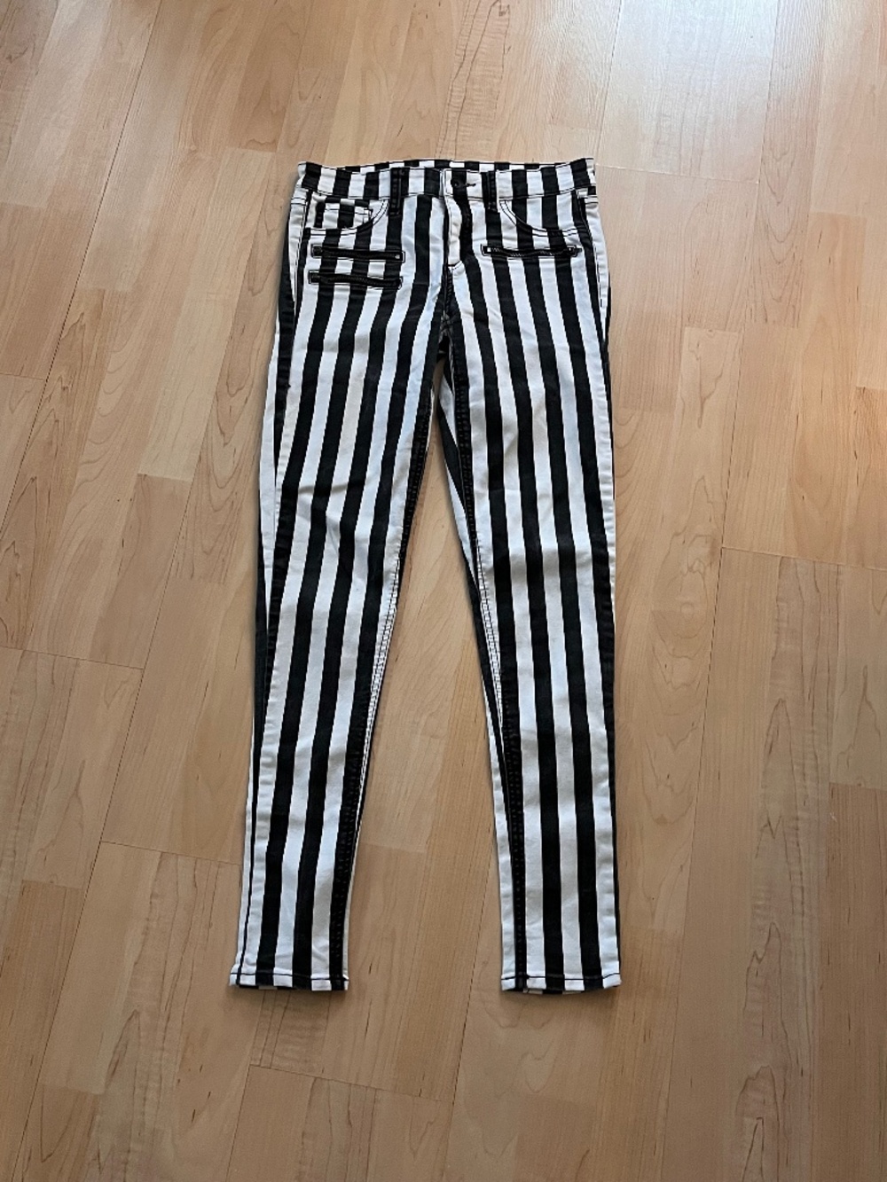 Juniors Blackheart Jeans Black & White Beetlejuice Size 3 Skinny Zipper